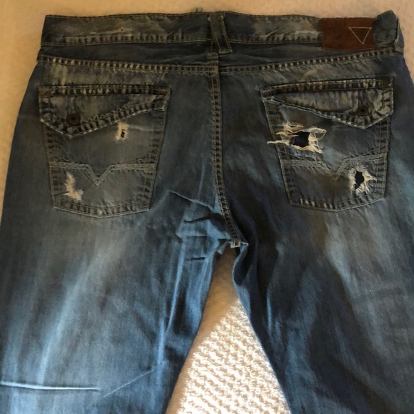 Slightly worn Distressed Guess Jeans - Picture 3 of 4